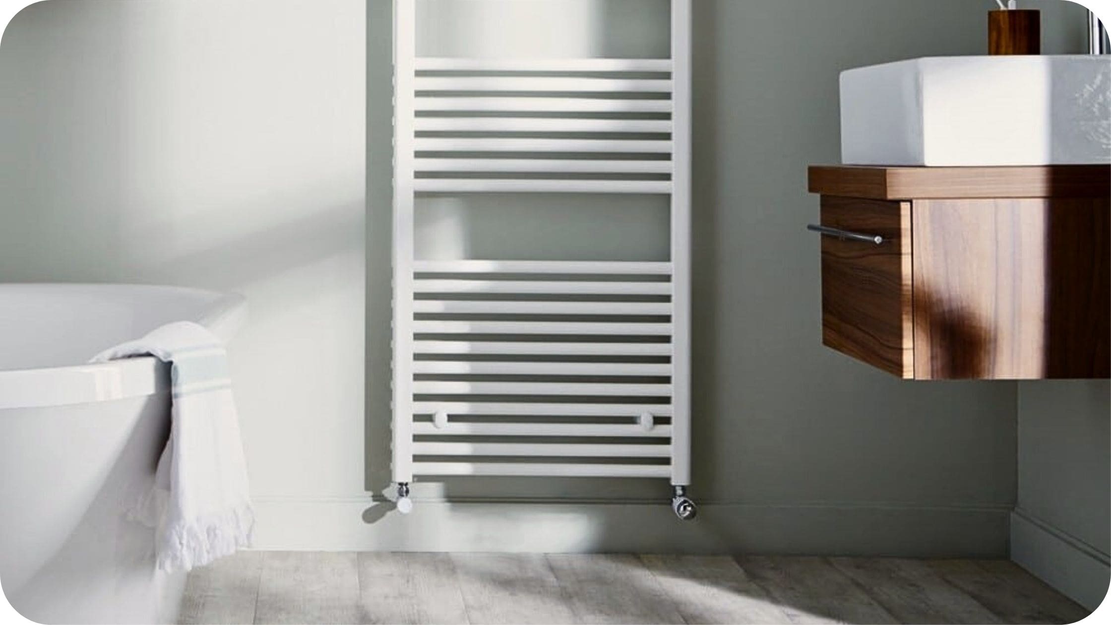 Sušač peškira u modernom kupatilu