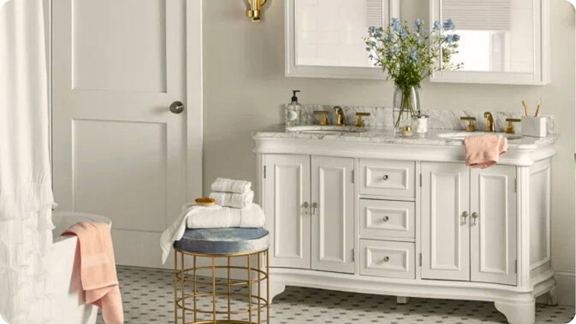 Svetle boje kao izbor tokom renoviranja malog kupatila