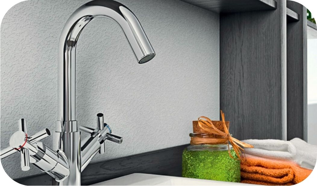 Dvoručna stojeća baterija za lavabo u hrom završnoj obradi, sa odvojenim komandama za toplu i hladnu vodu