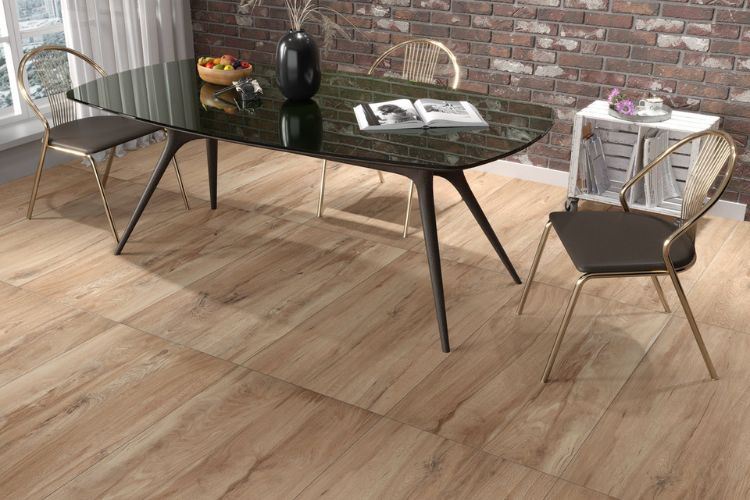 Granitne pločice u dezenu drveta u trpezariji – Mese Brown Matt 60x120