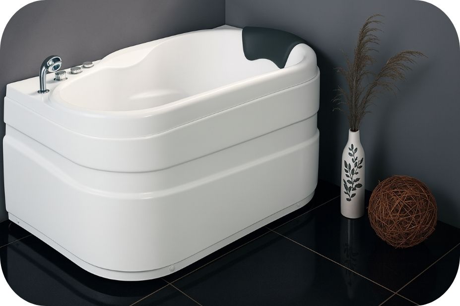 Kompaktna kada sa ergonomskim naslonom za malo kupatilo