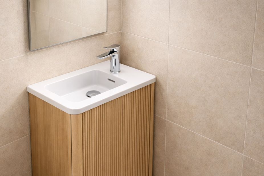 Lavabo Lastra 50cm sa ormarićem u uglu malog kupatila
