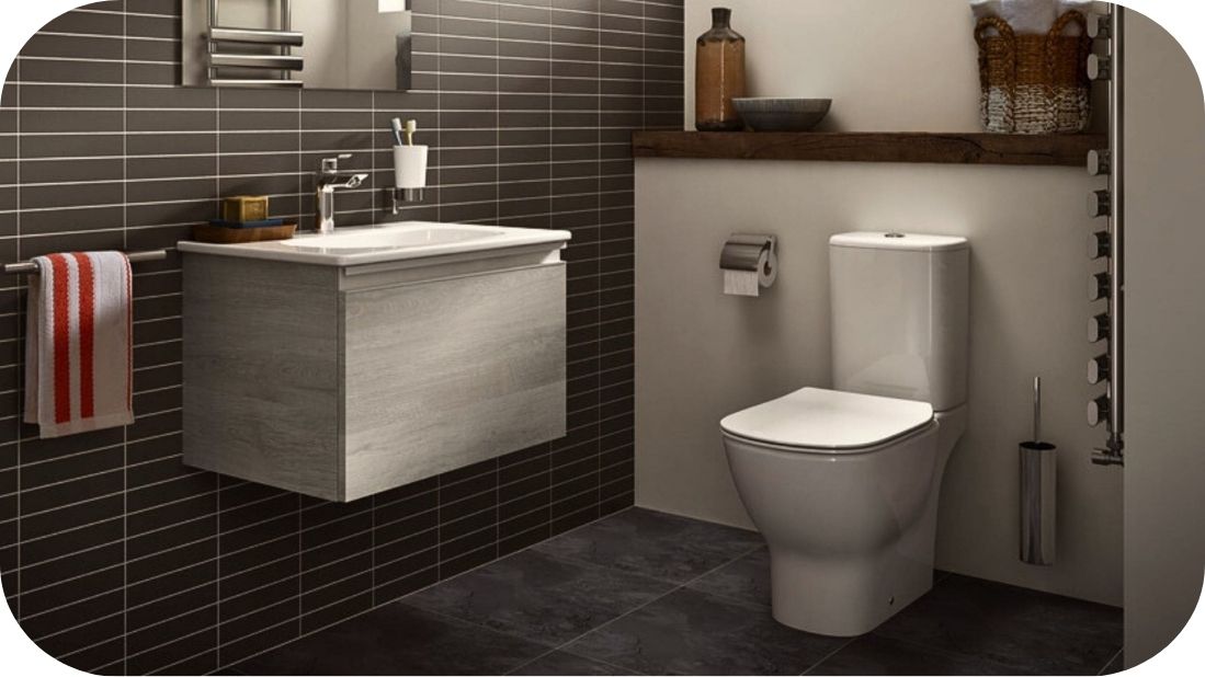 Monoblok WC šolja u uređenom kupatilu