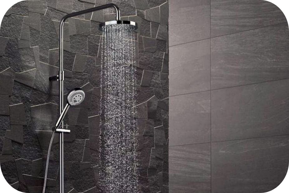 Usponski tuš sistem u modernom kupatilu