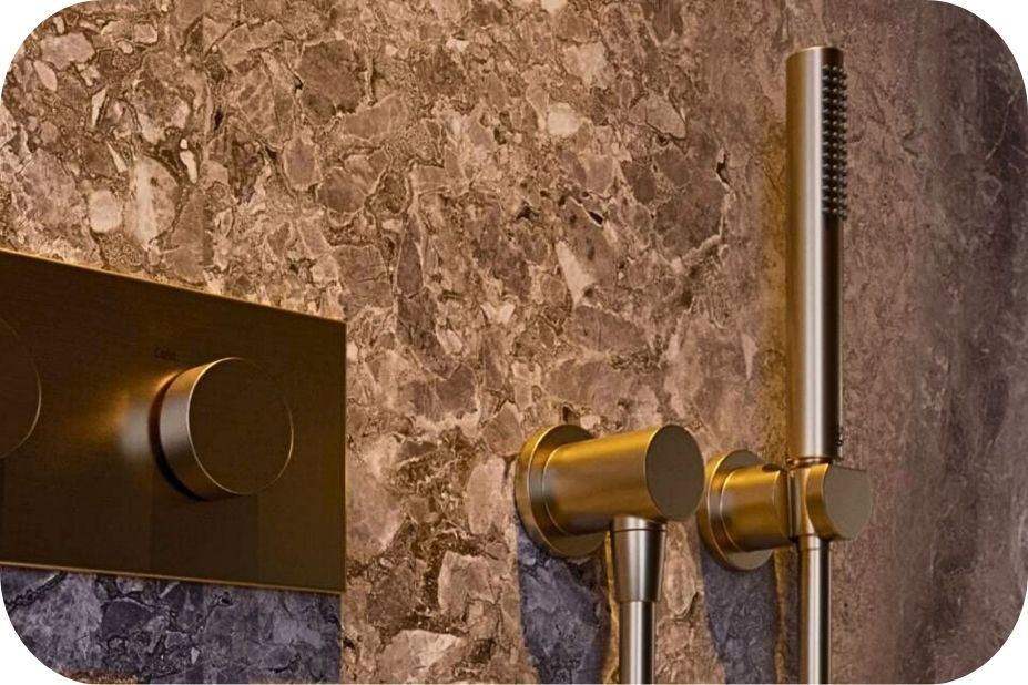 Premium tuš ručica sa zlatnom završnom obradom