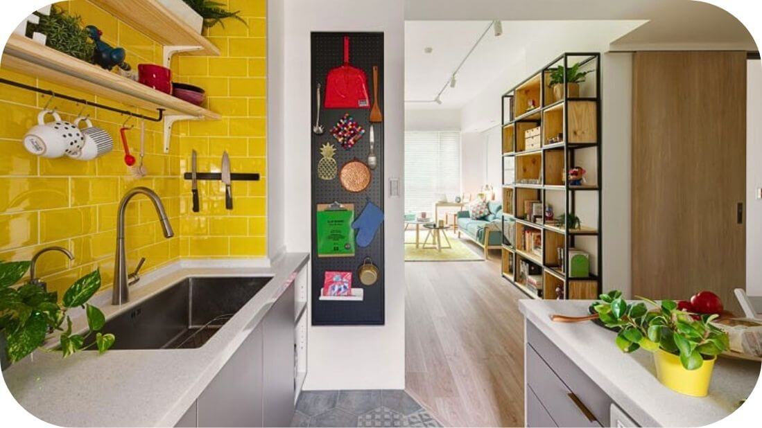 zute-zidne-plocice-bela-kuhinja